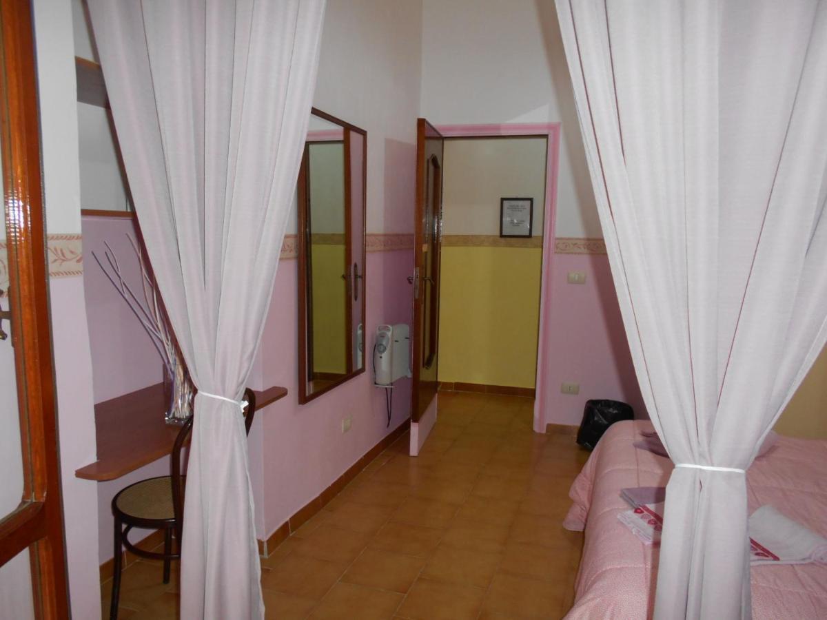 فيكو إيكوينس Robby'S House Bed & Breakfast المظهر الخارجي الصورة