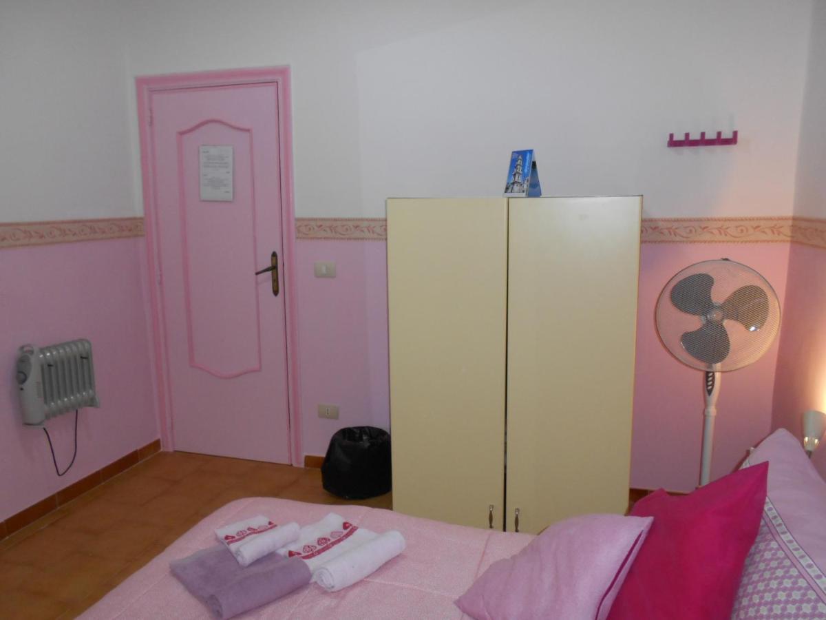 فيكو إيكوينس Robby'S House Bed & Breakfast المظهر الخارجي الصورة